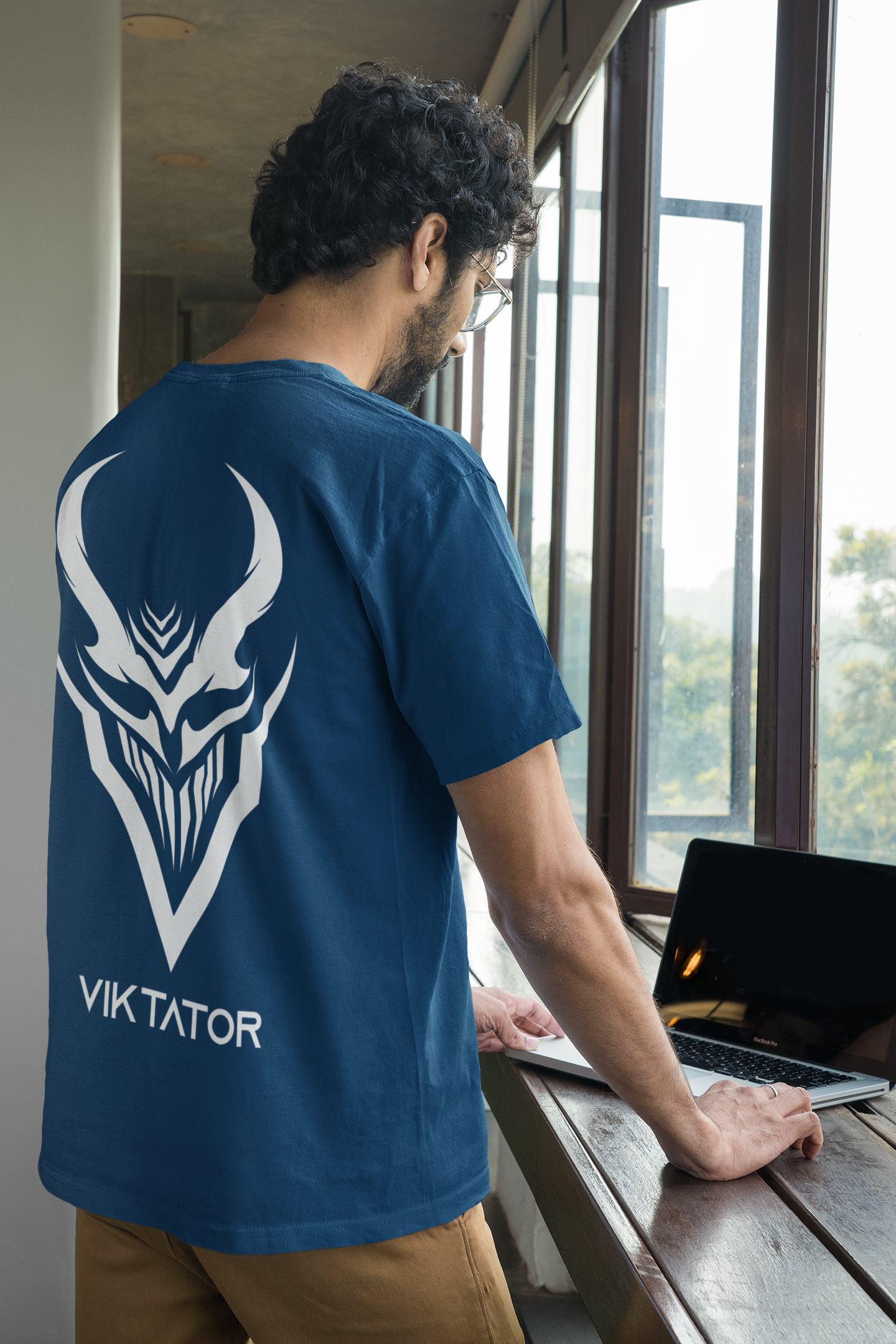 Viktator Simple - Unisex T-Shirt